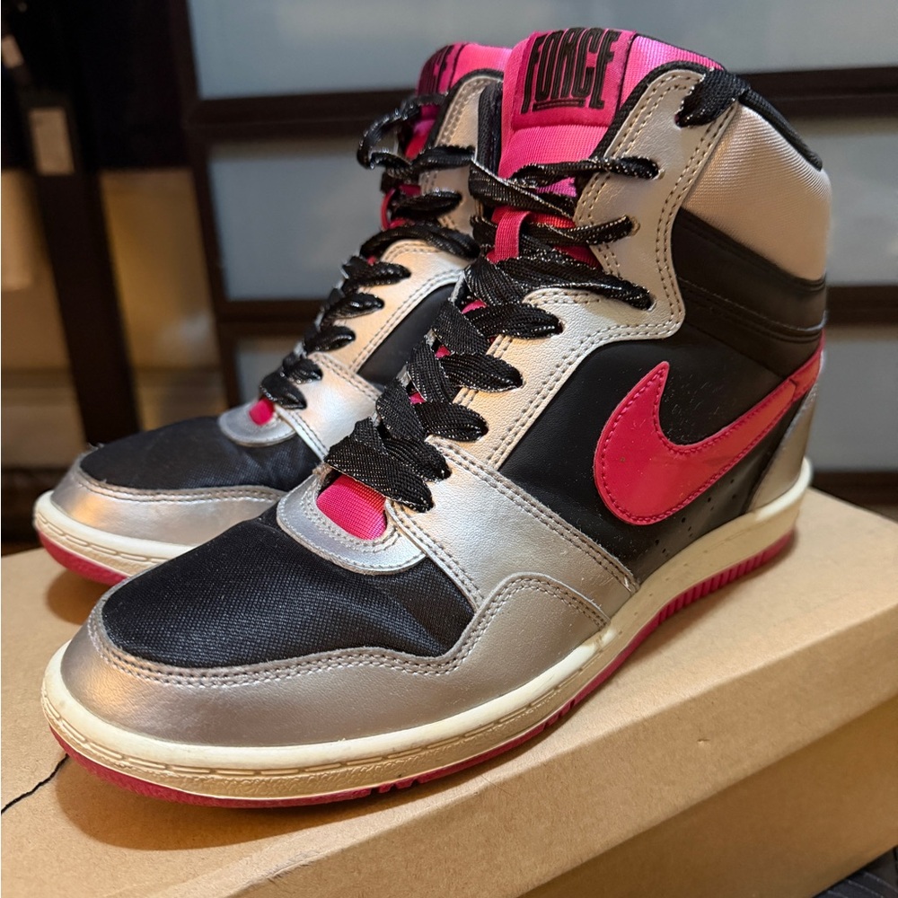 Women's Nike Wedge High-Top Sneakers in Discounted Model
